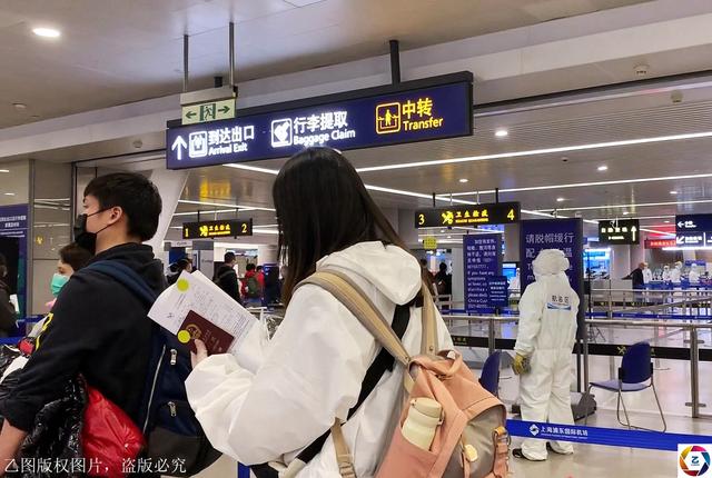 女留学生教科书般回国路：辗转5城20小时不吃不喝，看到国旗流泪