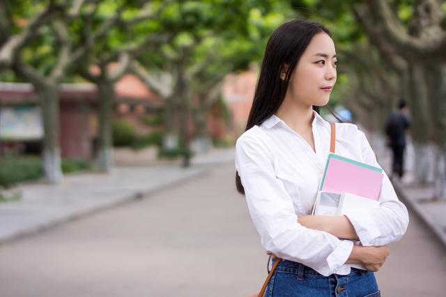 香港留学生不能考公务员、进公立学校？