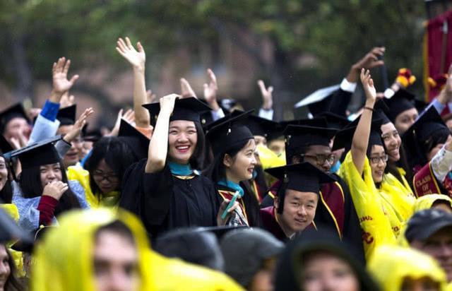 我国这台政策太霸气，中国留学生不再向往美国，240万人回国奉献