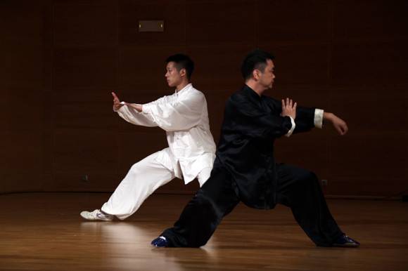 太极拳成中医药大学生“必修课” 留学生也要练Taichi