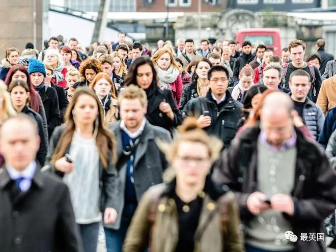 留学生沸腾！英政府‘狂发’超百万份移民签证，中国获签最多！工签数量翻倍，来英门槛又降了！